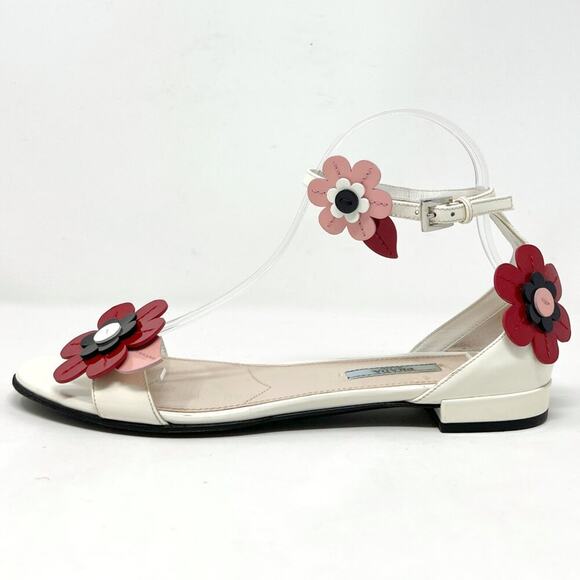 Prada 2017 Ivory Patent Leather Floral Appliqué Flat Sandals Size 39 - Picture 1 of 9